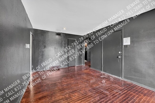 Building Photo - 1214 Adelaide Dr