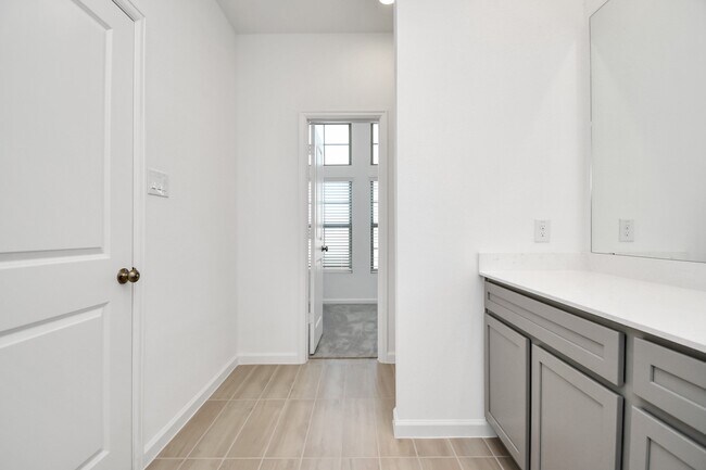 Building Photo - 5535 Holly Hvn Ct