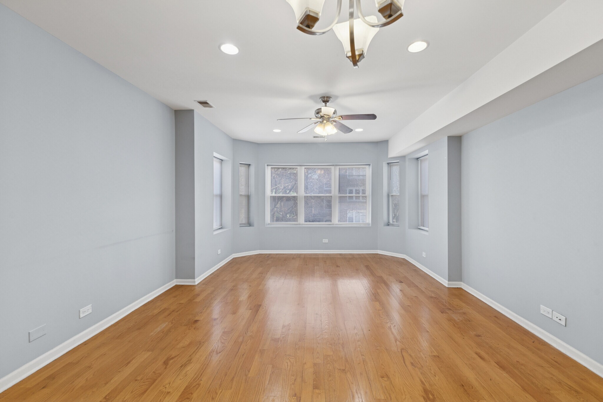 Building Photo - 9222 S Laflin St
