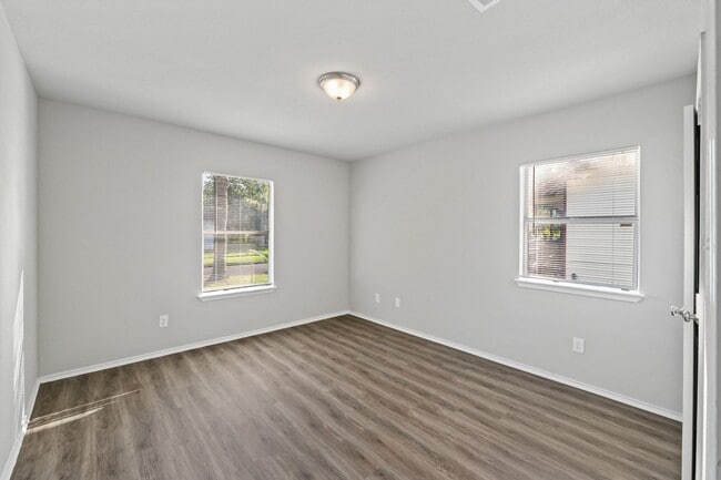 Building Photo - 3208 Nebraska St