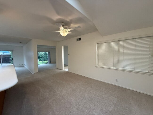 Building Photo - Single Story Home in Quiet Neigbhorhood Ne...