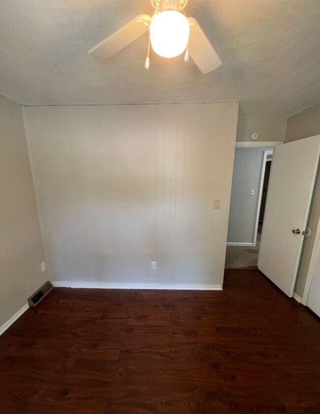 Building Photo - Quiet Cul-de-Sac Home with Bonus Room & Bi...