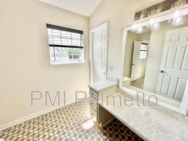 Building Photo - 227 Hardwood Dr