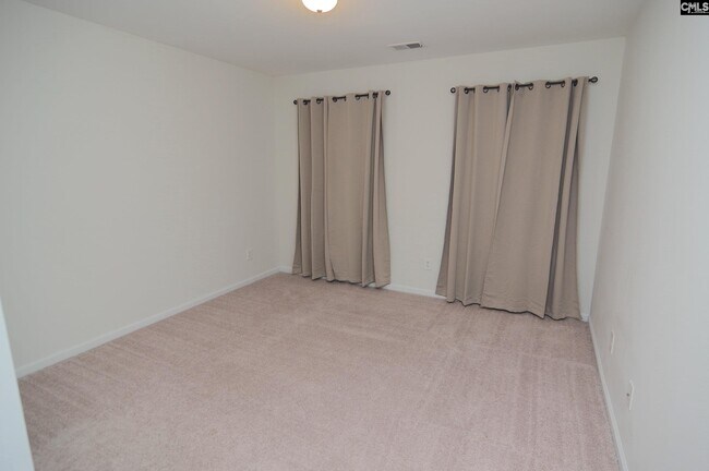 Building Photo - 194 Bonhomme Cir