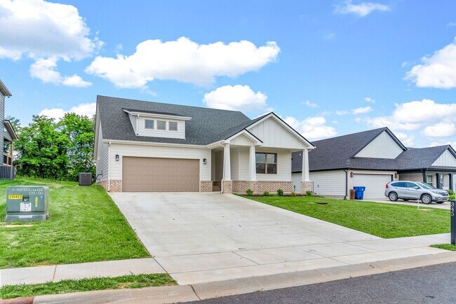 Building Photo - Modern Ranch Rental Near Rossview!