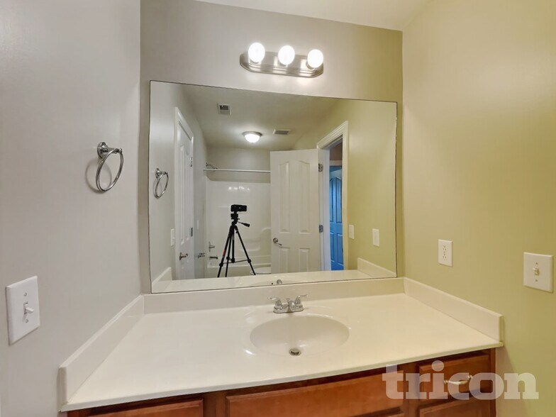 Building Photo - 1410 Deerskin Ct