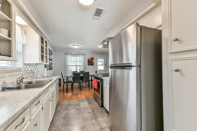 Building Photo - 3205 Brookhurst Ln