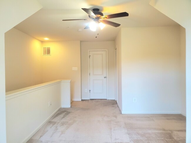 Building Photo - 135 Prado Ln