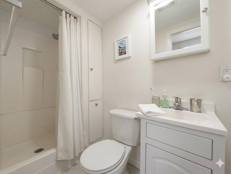 Building Photo - 9 Medford St