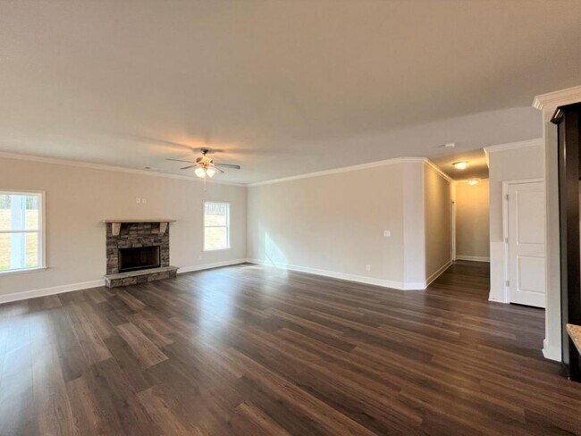 Building Photo - 130 Hawthorn Ln