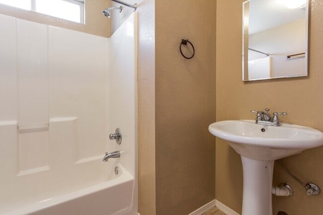 Building Photo - Charming Santa Fe style home in Tierra Del Este Subdivision.