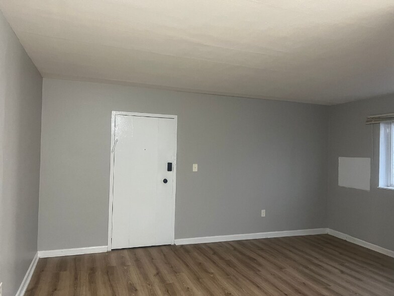 Primary Photo - 13945 Superior Rd