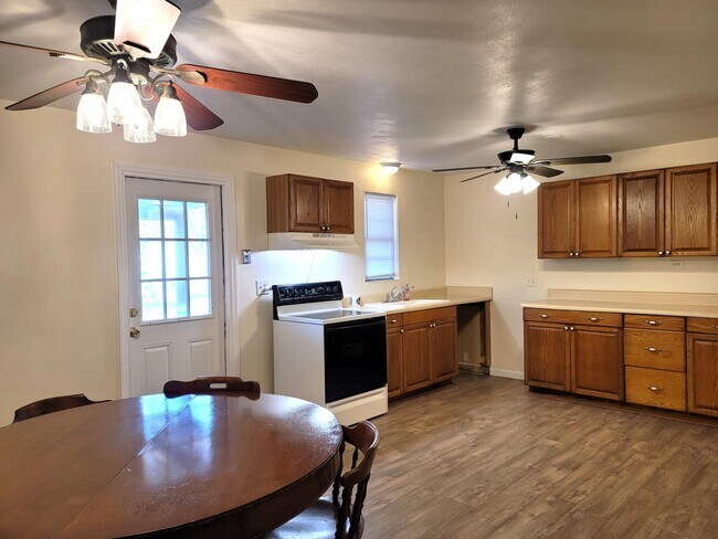 Building Photo - 4362 W Midway Rd