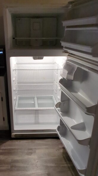 Building Photo - 405 N Clegg St