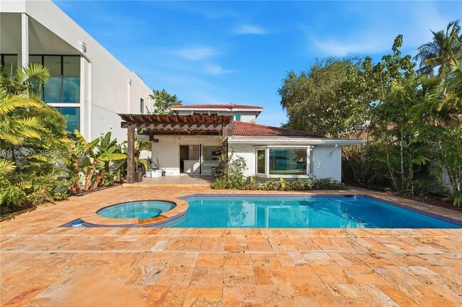 Building Photo - 401 Coconut Isle Dr