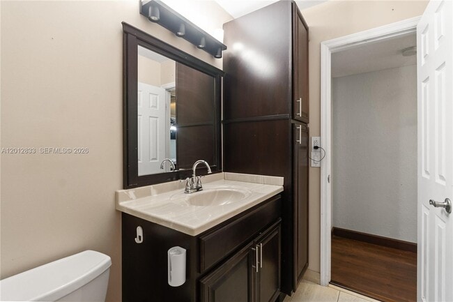 Building Photo - 2450 W 67th Pl