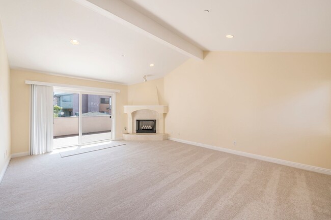 Building Photo - 2213 Carnegie Ln
