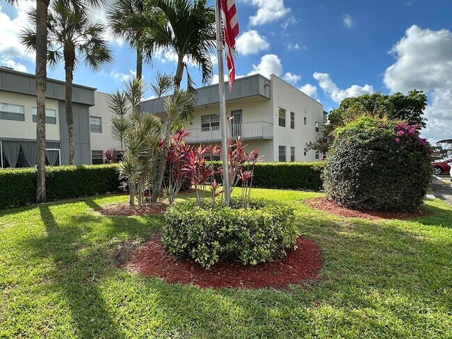 Building Photo - 548 Normandy Ln