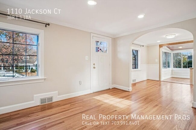 Building Photo - 1110 Jackson Ct