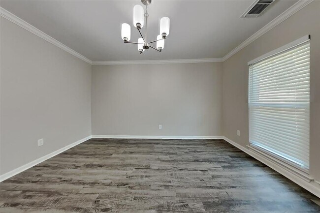Building Photo - 1315 Forest Hollow Dr
