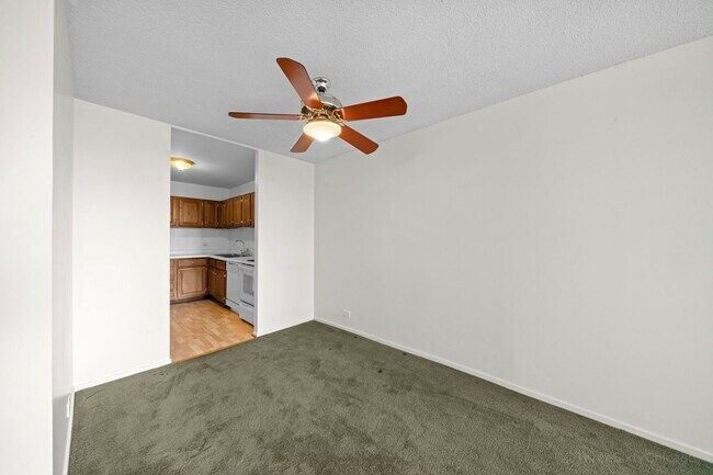 Building Photo - 899 S Plymouth Ct