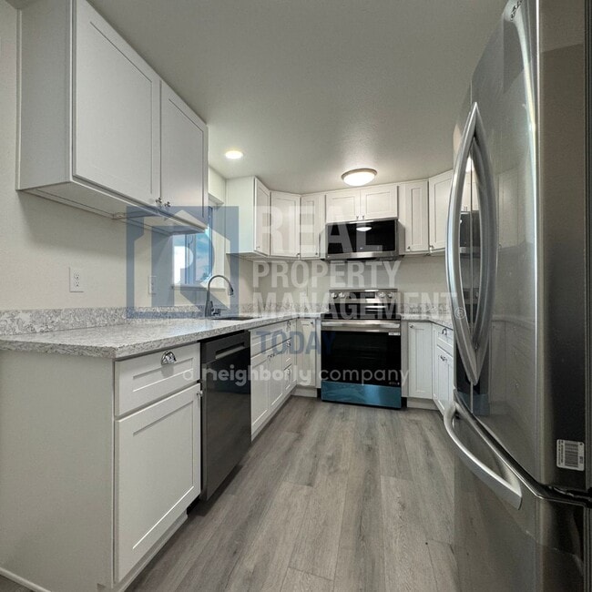 Building Photo - Newly Remodeled Duplex In Tacoma!