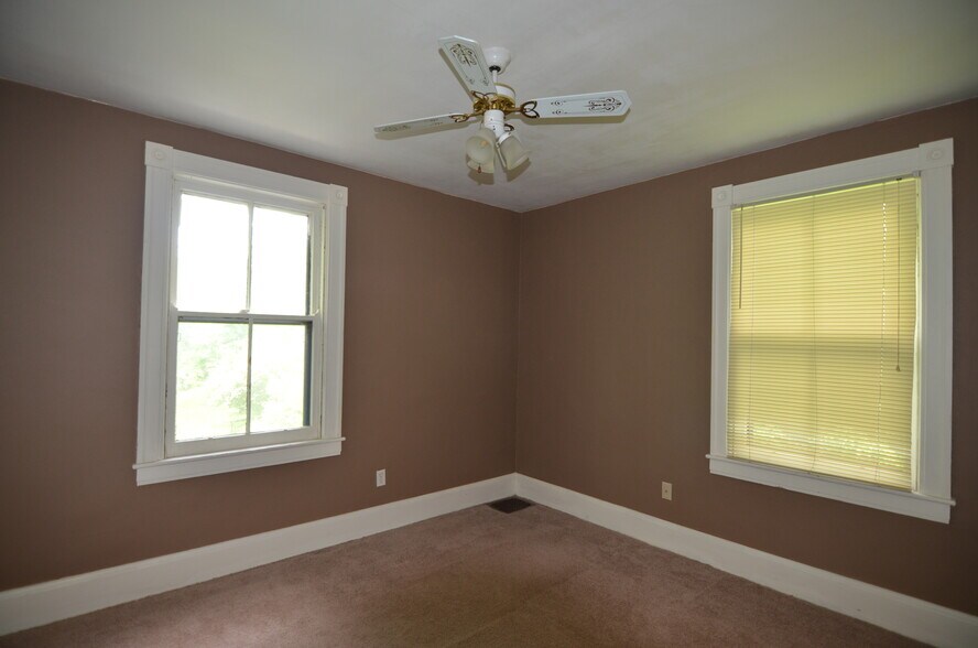 Building Photo - 1085 Church Ave