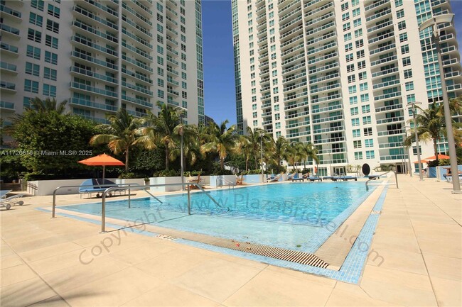 Building Photo - 950 Brickell Bay Dr