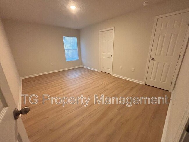 Building Photo - 2235 Orchard St