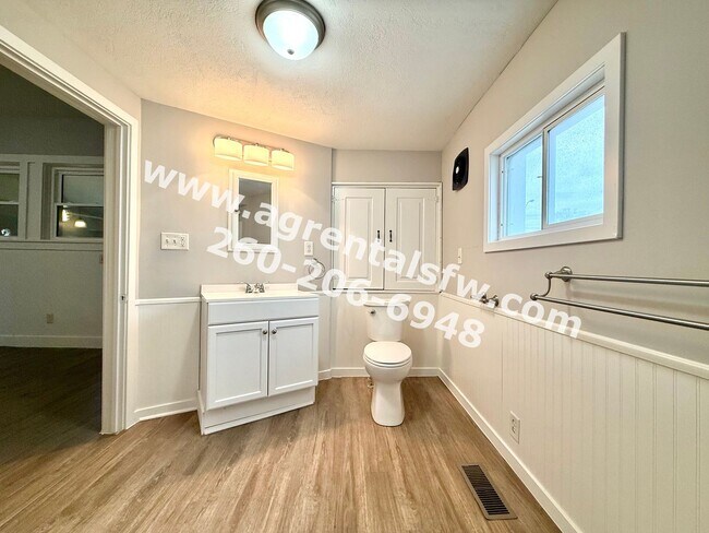 Building Photo - 615 S Jefferson St