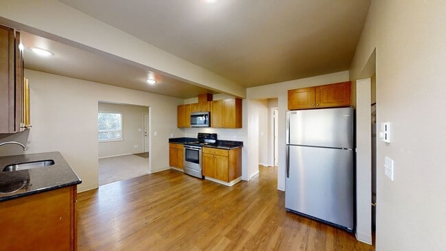 Building Photo - Country House w/ 2 Bedroom + Den - Washer, Dryer, Storage Shed & Plentiful Parking!