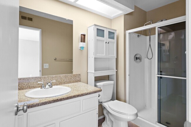 Building Photo - 1101 Golden Springs Dr