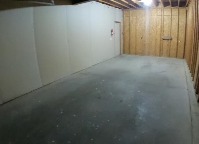 Building Photo - 6655 Windsor Commons Ave