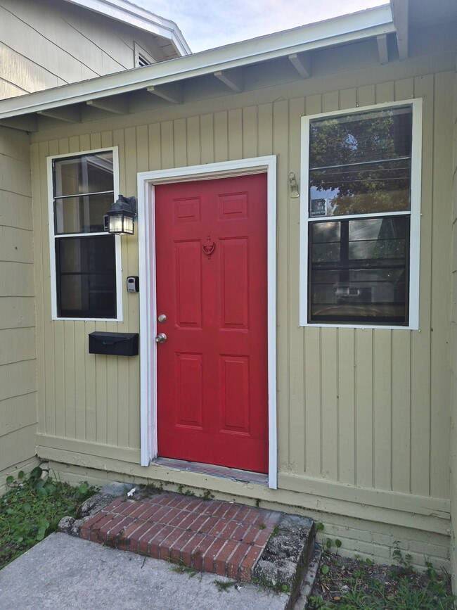 Building Photo - 2552 Treemont St