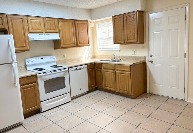 Building Photo - 705 Terrance Ct