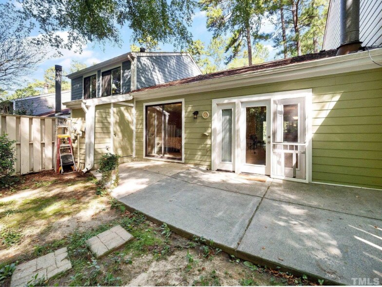 Building Photo - 1018 N Bend Dr