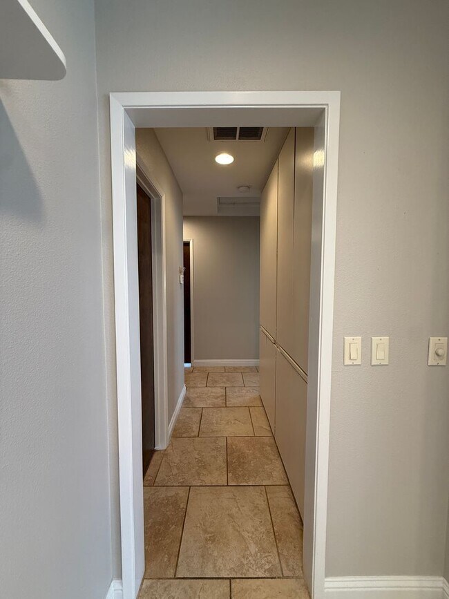 Building Photo - Beautiful Single Story Foxenwood Townhome in Orcutt with Easy Access to VSFB