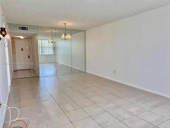Building Photo - 1300 NE Miami Gardens Dr
