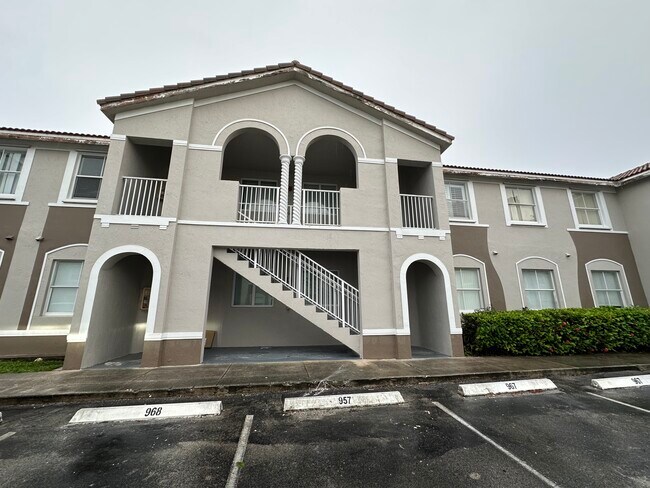 Building Photo - 1661 SE 29th Ct
