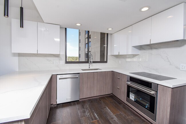 Building Photo - 49 Briar Hollow Ln