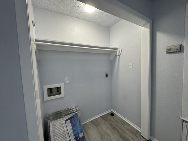 Building Photo - 2210 Capitan Dr