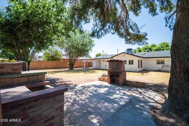 Building Photo - 4028 E Edgemont Ave