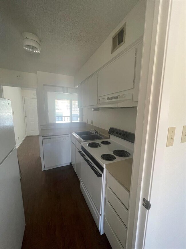 Building Photo - 3000 Guadalupe St