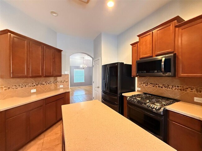 Building Photo - 2701 Pedernales Falls Dr