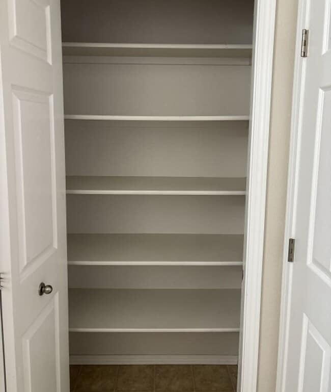 Building Photo - 3Bd/2Ba Single Story Home - Available to View!