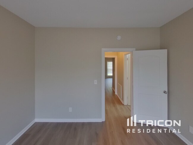 Building Photo - 1818 Brighton Dr