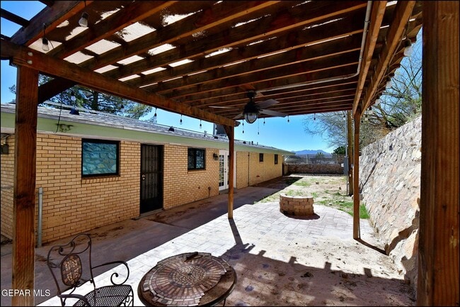 Building Photo - 4217 Canterbury Dr