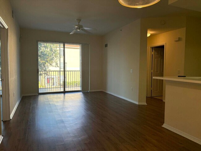 Building Photo - 2/2 Condo for Rent in Fort Myers