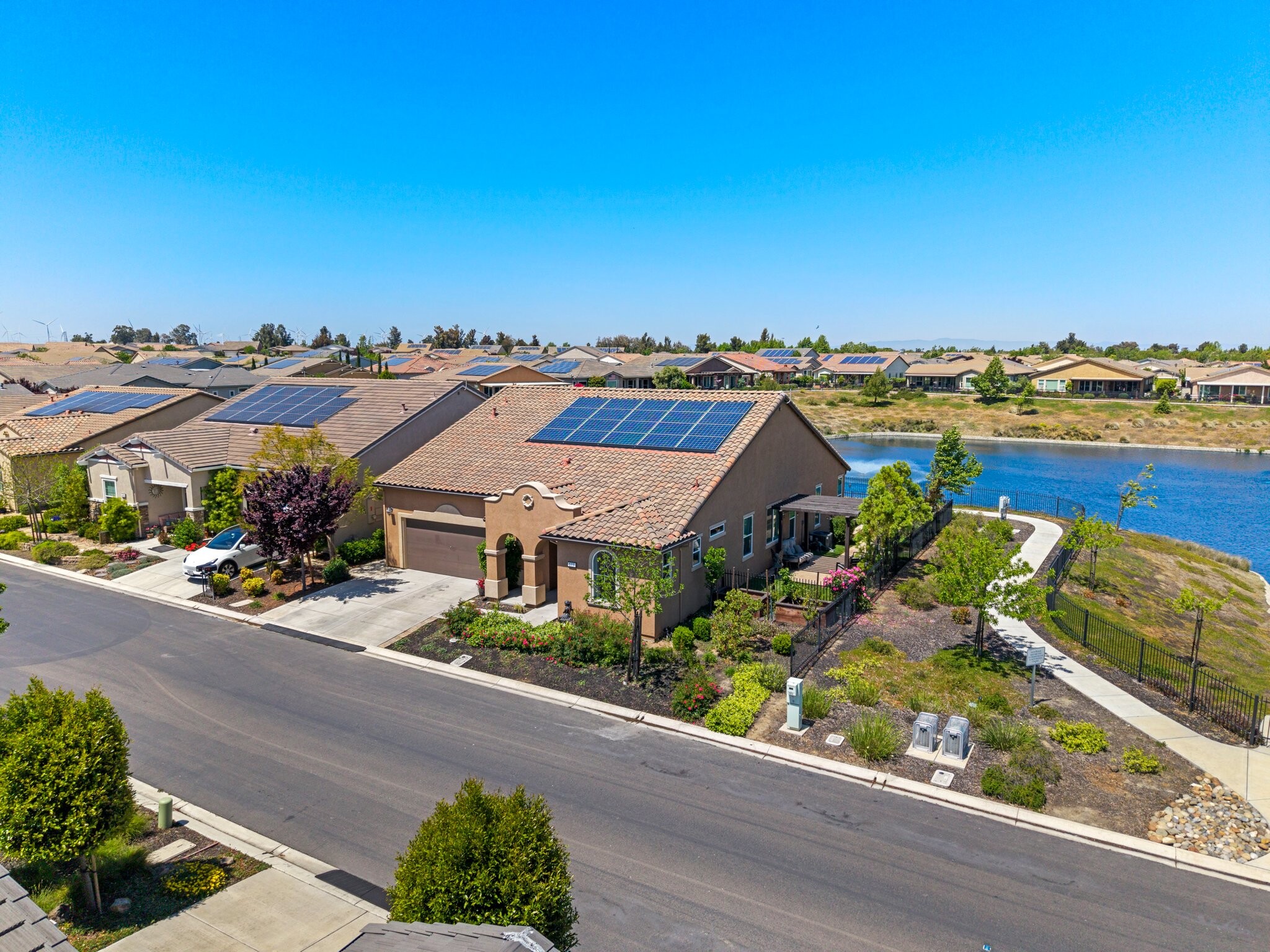Building Photo - 377 Silver Ridge Dr