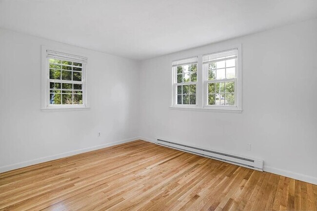 Building Photo - 507 Main St